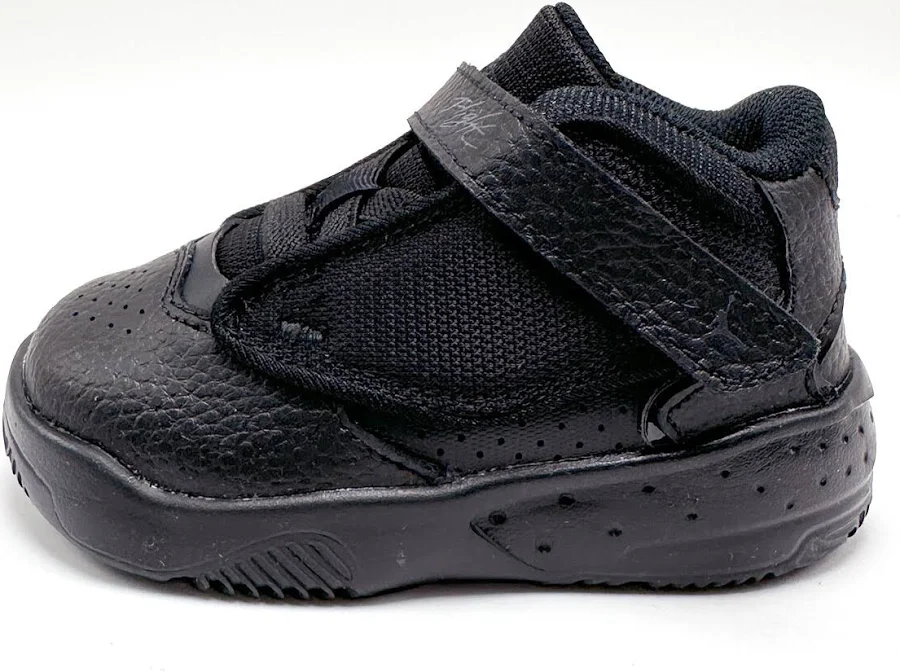 Air Jordan Max Aura 4 Boys' Basketball Shoes