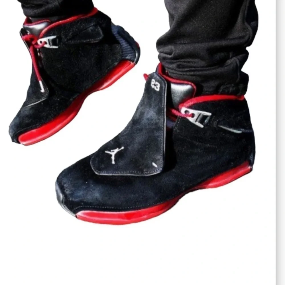 Air Jordan 18 Retro 2018 Red Black Sneaker Sz 11 AA2494-106 Deadstock Flaw