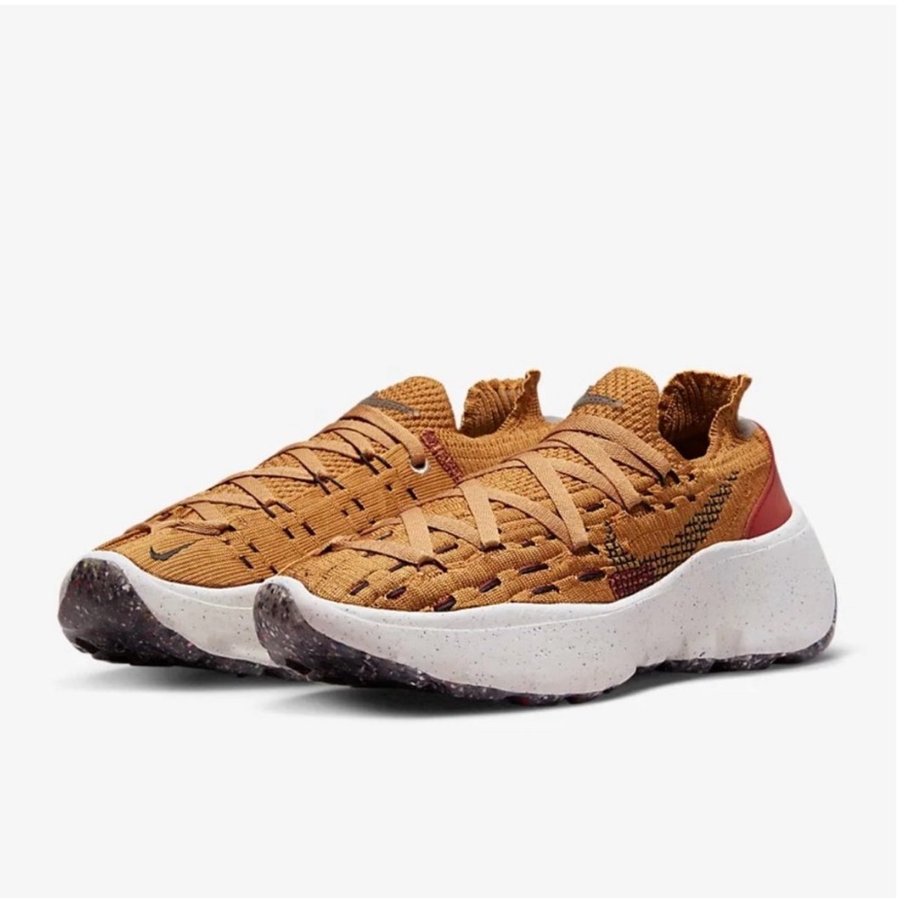 Nike Women's space hippie 04