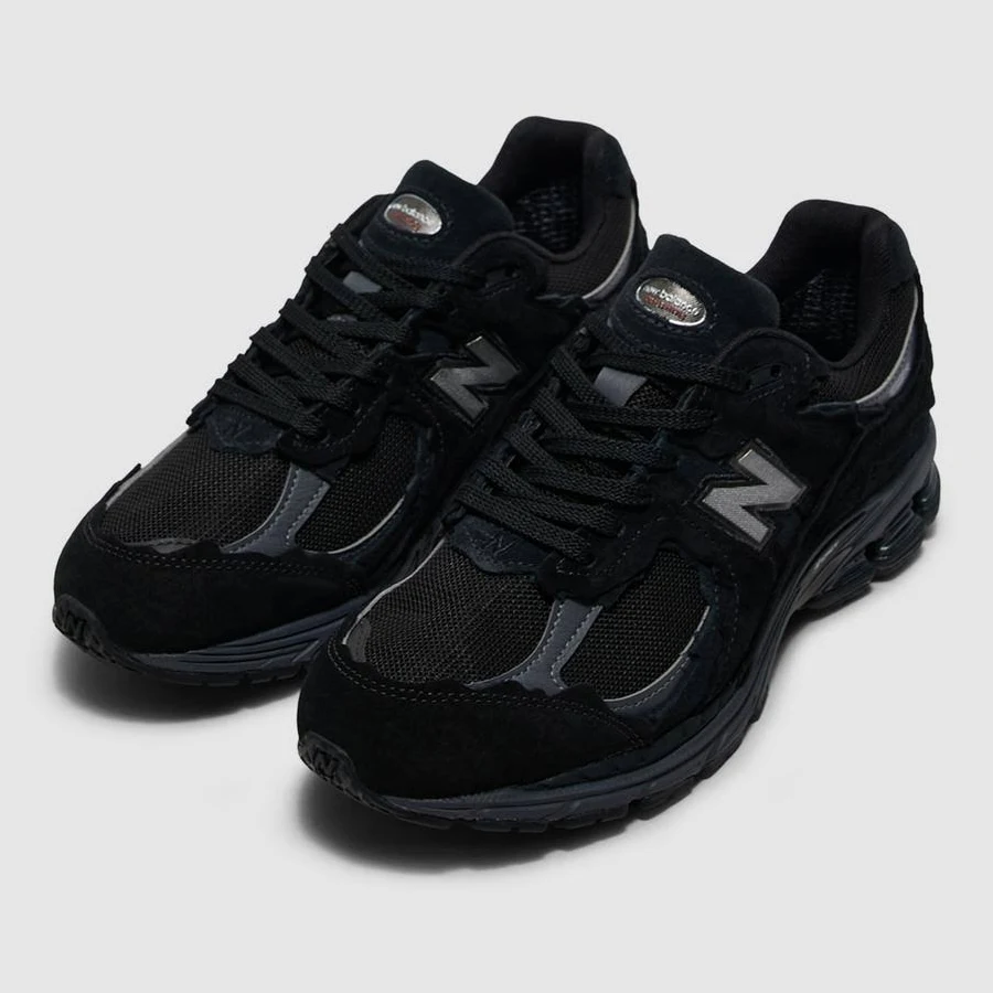 New Balance 2002R Gore-Tex Protection Pack Sneaker (Black / Magnet - 5.5)