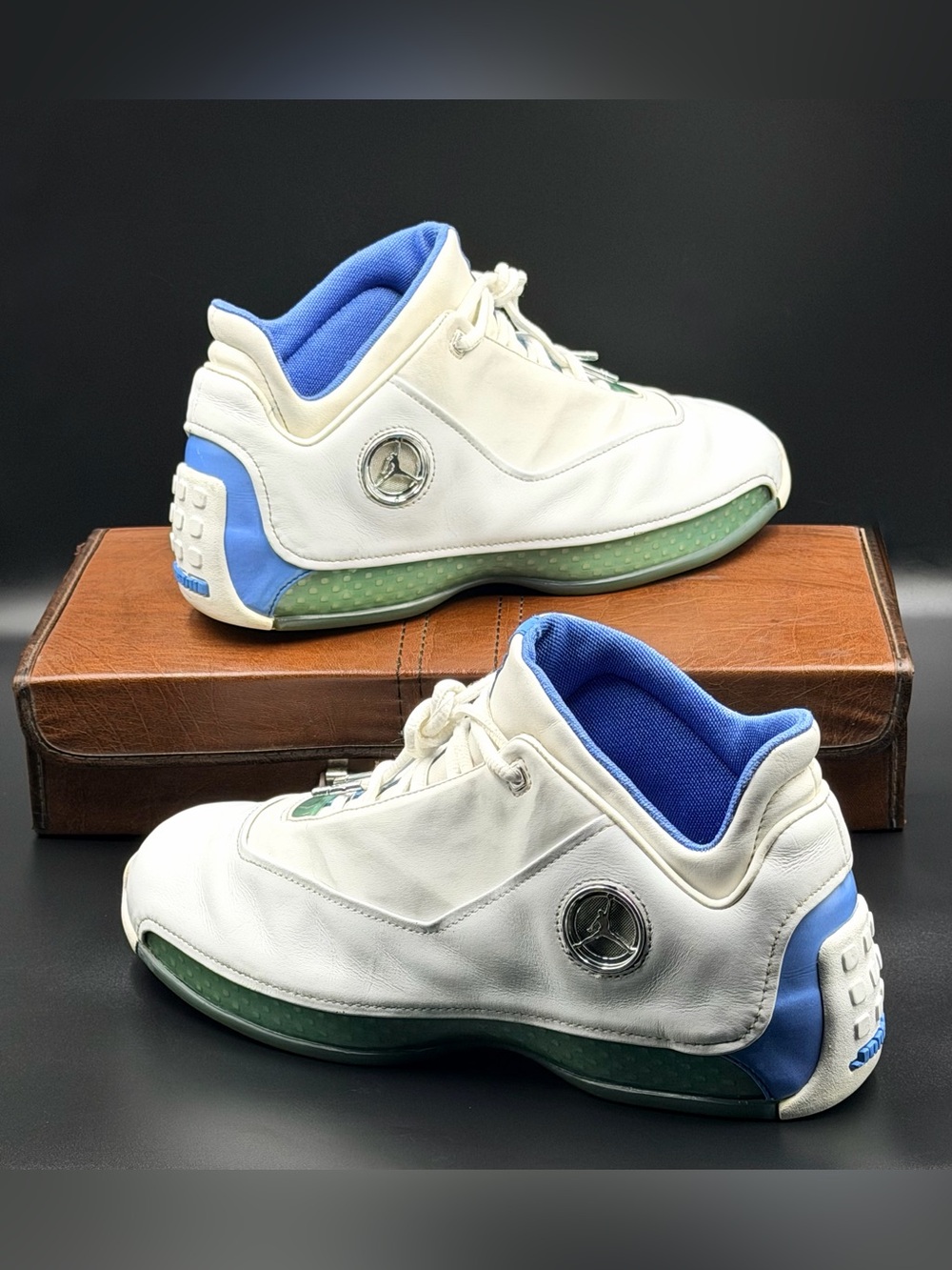 Air Jordan 18 OG Low 'University Blue'