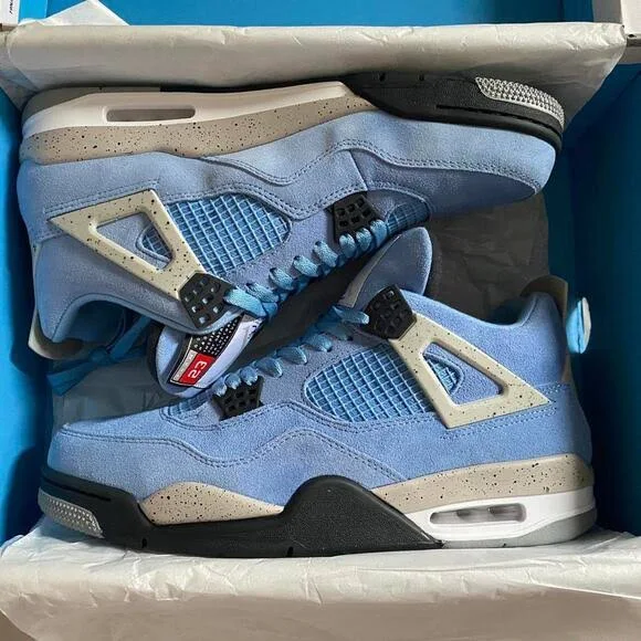 Jordan 4 retro University blue - size 11 M / 12.5 W US / 44 EU