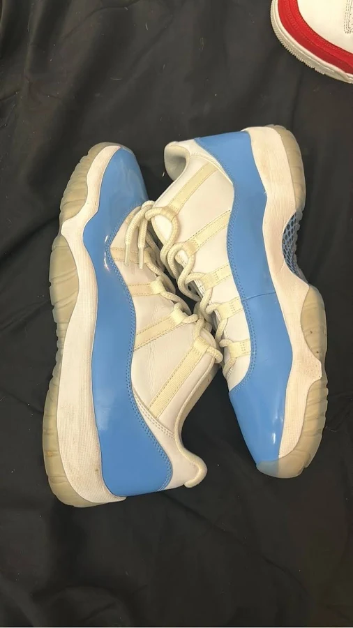Jordan 11 Low "UNC"