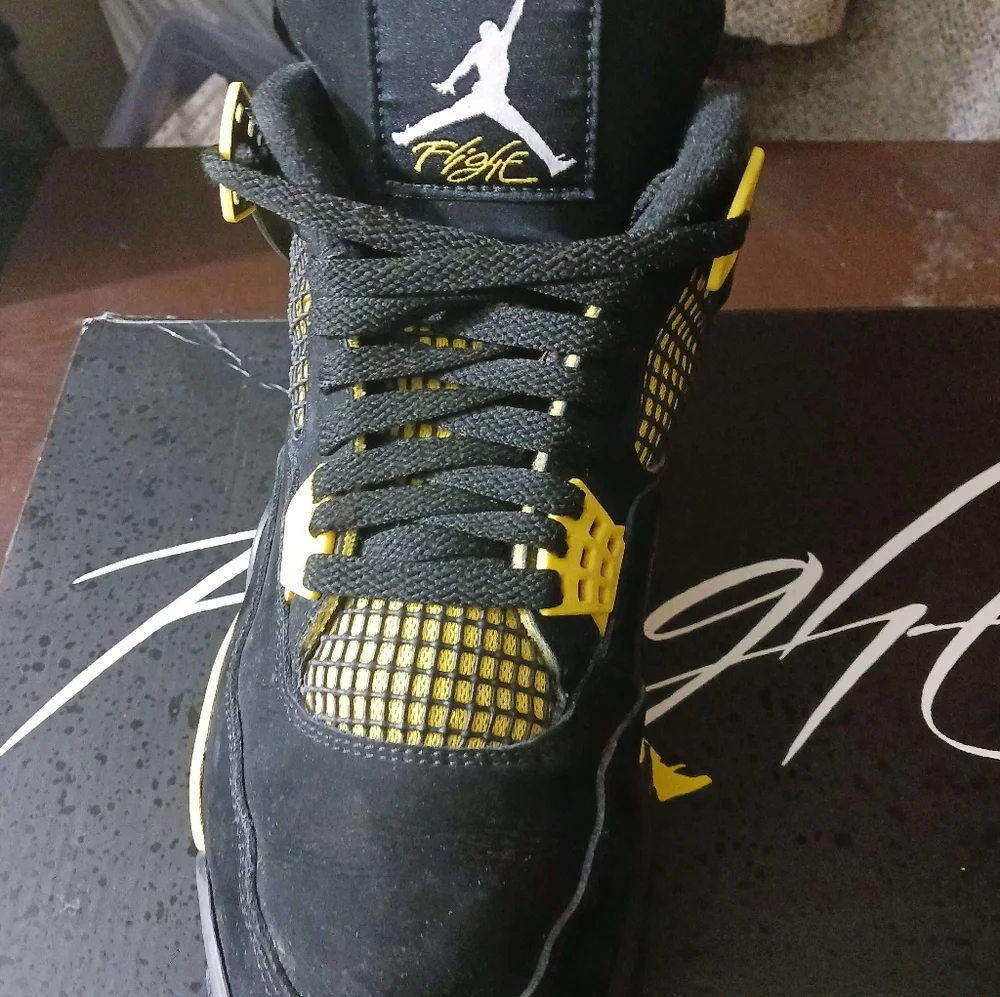 Jordan 4 yellow thunders