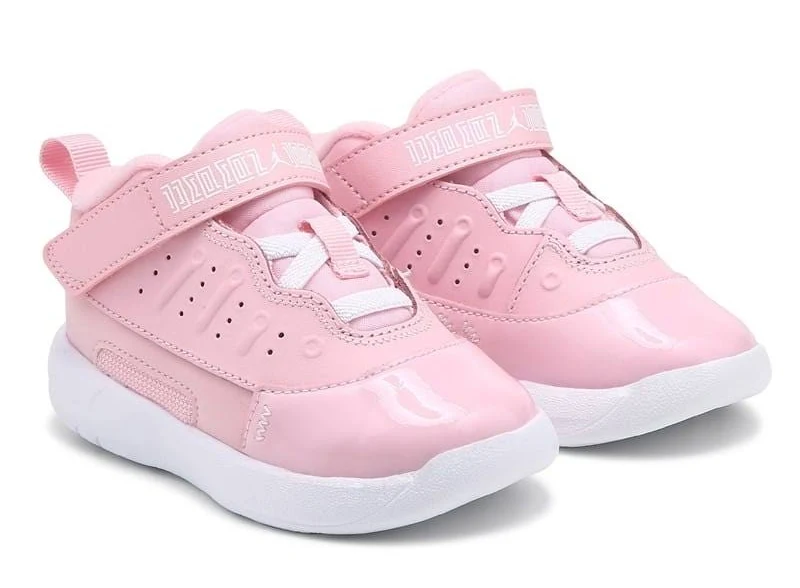 Jordan Max Aura 7 Mid Sneaker