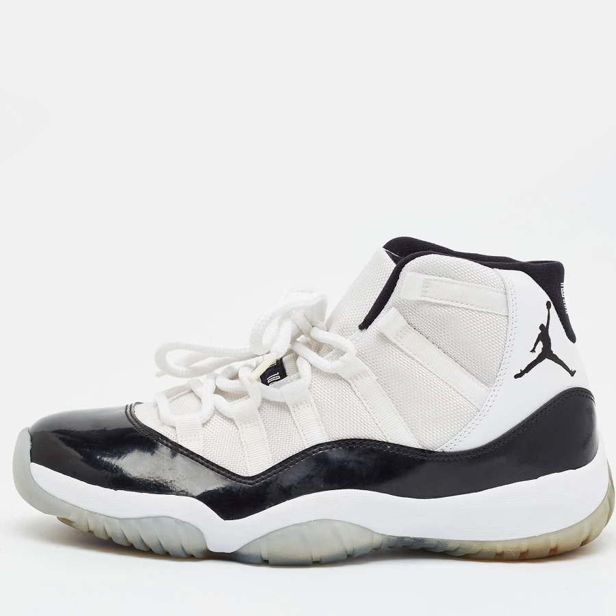 Air Jordan Jordan 11 Retro Concord Size 42.5 White/Black Canvas and Patent Leather High Top Sneakers
