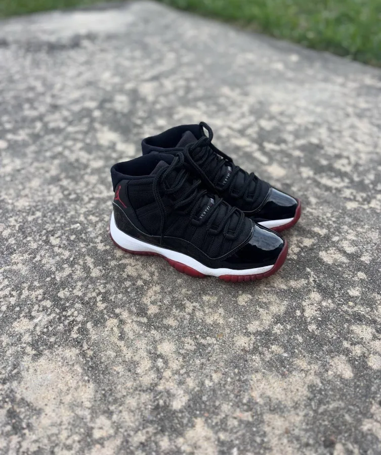 Air Jordan 11 Retro Playoffs Bred (2019)