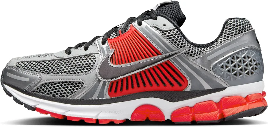 Nike Men Zoom Vomero 5 Metallic Silver/ Black-FLT Silver Sneakers 7.5 Metallic Silver/ Black-FLT Silver