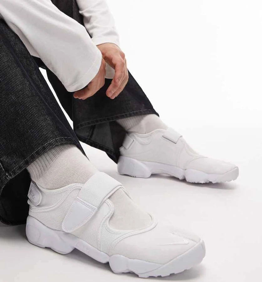 Nike Air Rift sneakers in white