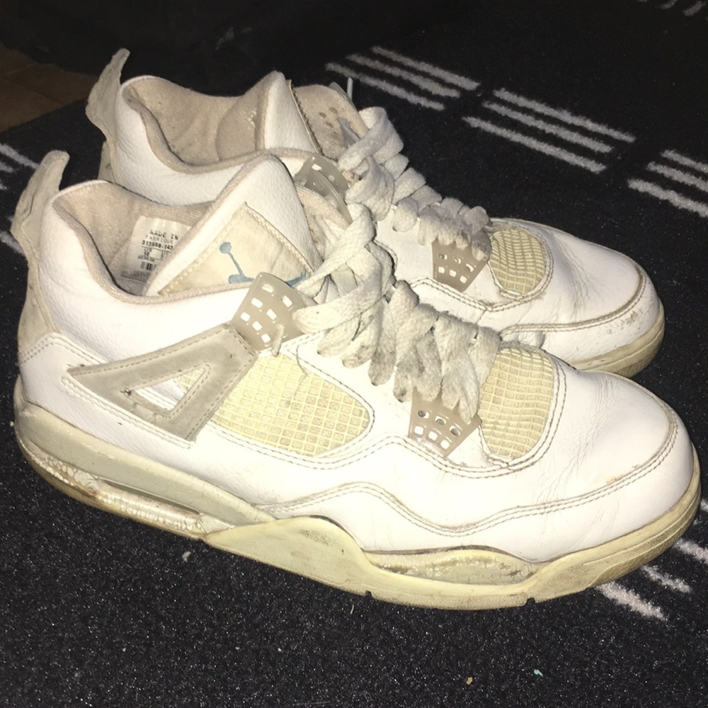 JORDAN 4s all white color was women's 10 men's 8.5