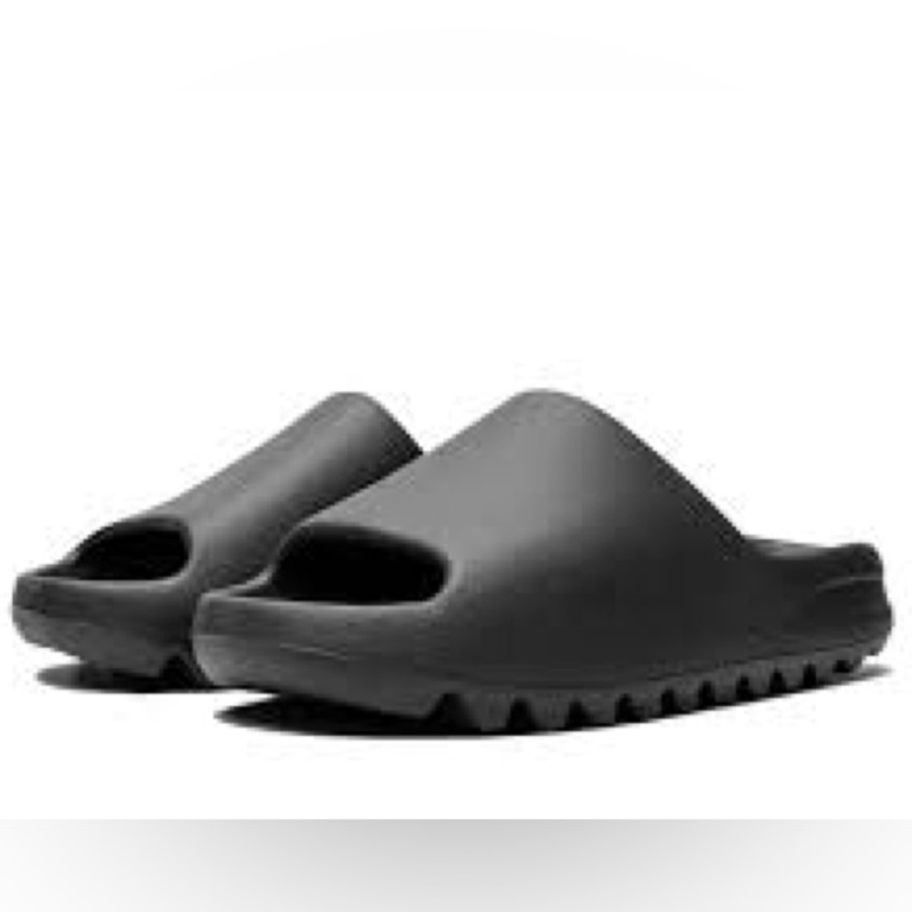 size 4 men's 5.5 women's onyx yeezy slides brand new never worn