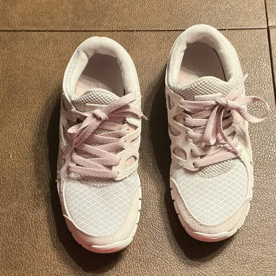 Nike Shoes | Nike Free Run 2 Beige And Pink Athletic Shoes, Women’s Size 6.5 Euc | Color: Cream/Pink | Size: 6.5 | Lwood70's Closet
