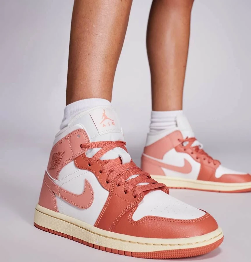 Nike Air Jordan 1 Mid sneakers in light pink