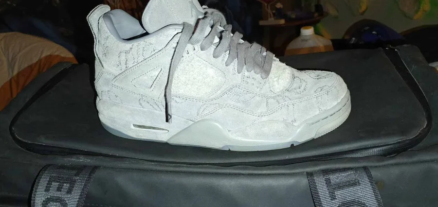 Jordan 4 Retros (kaws)