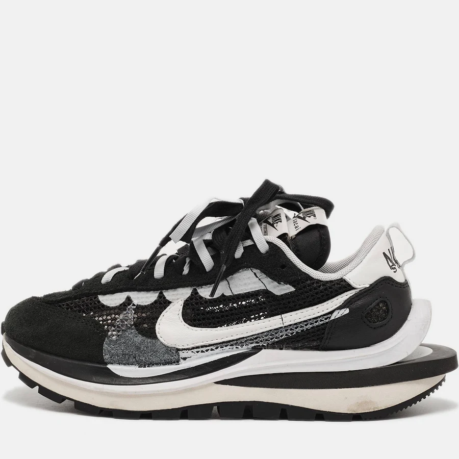 Nike x Sacai Vaporwaffle Size 39 Black/White Mesh and Suede Lace Up Sneakers