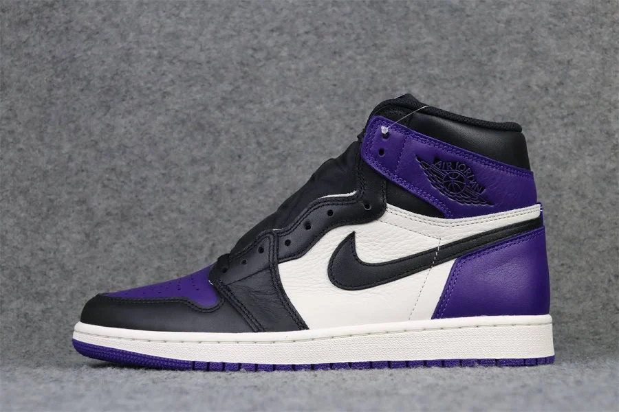 Air Jordan 1 Retro High OG 'Court Purple', EUR 44.5 • US 10.5 • UK 9.5