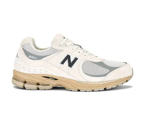 New Balance 2002r Sneaker in White - size Mens 10/Womens 11.5