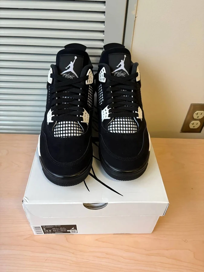 Jordan 4 Retro White Thunder1