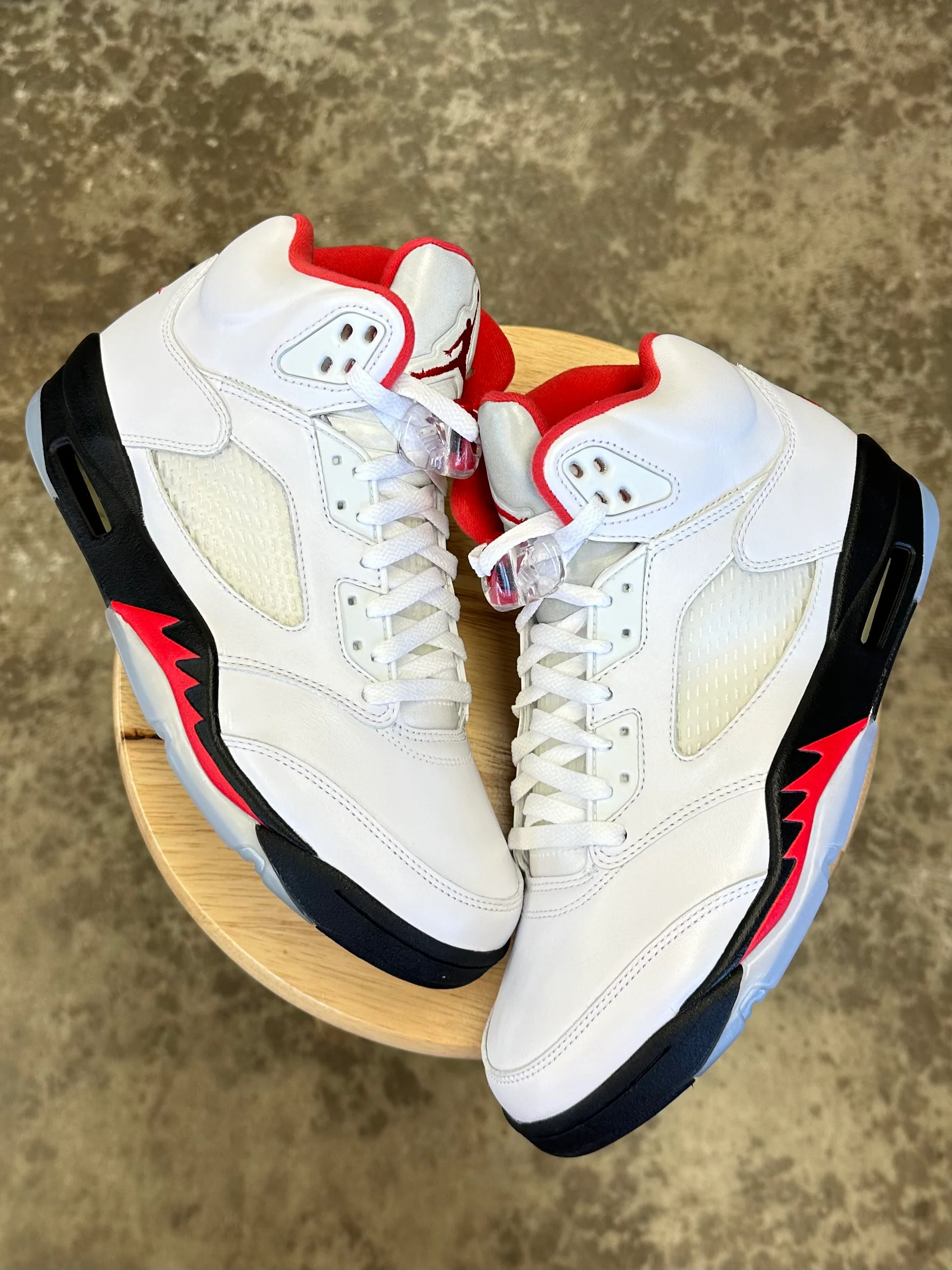 (DS) Jordan 5 Fire Red (9.5)