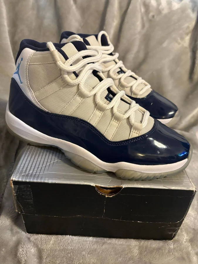 Jordan 11 Retro UNC Win Like 82 - Sz 8