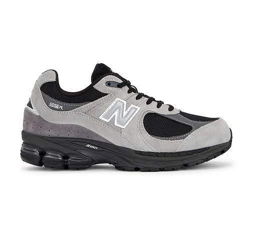 New Balance 2002R Sneaker in Black - size 8.5