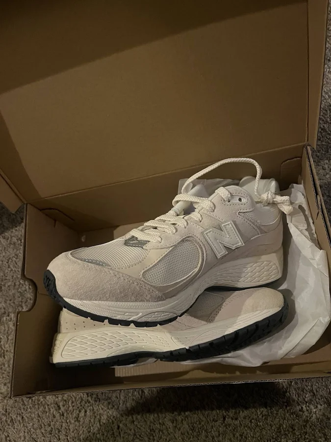 Balance 2002r Cream Men’s 8.5 Women’s 10 With Box