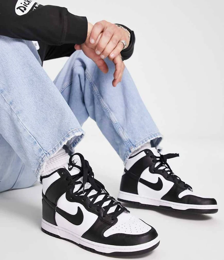 Nike Dunk High Retro sneakers in black and white