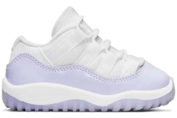 Jordan 11 Retro Low Pure Violet (para niños)