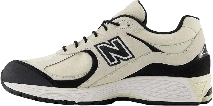 New Balance 2002r Gore-tex Men Sneakers - Beige/black