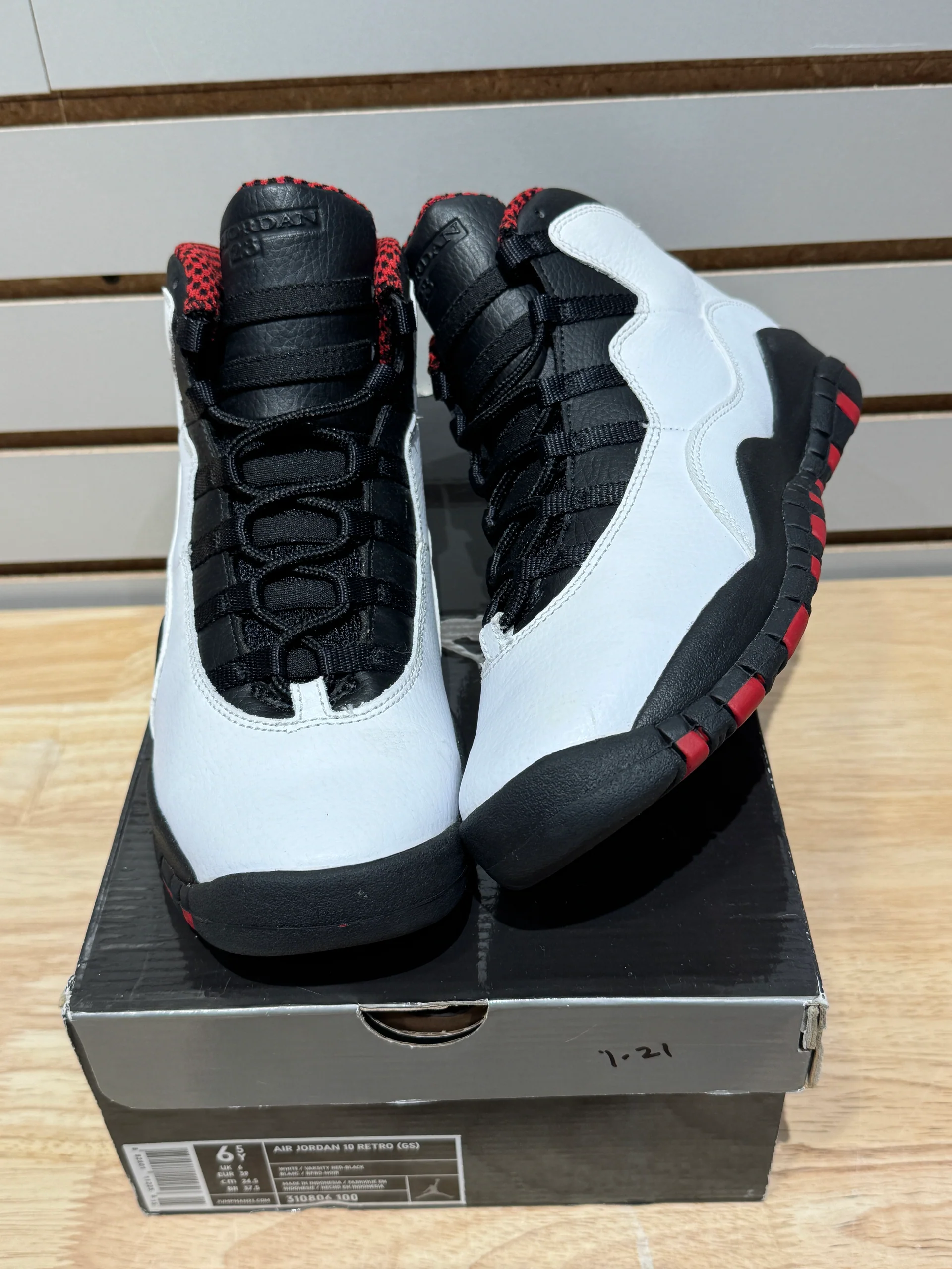 Jordan 10 Retro Chicago (2012) (GS) Sz 6.5Y - 6.5Y - Brand New / Alderwood Mall