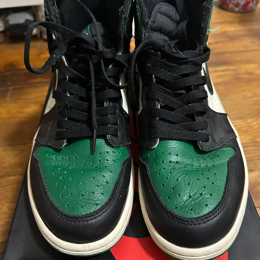 Nike Shoes | Nike Air Jordan 1 Retro High Og 'Pine Green' (2018) | Color: Green | Size: 9 | Alvarb93's Closet