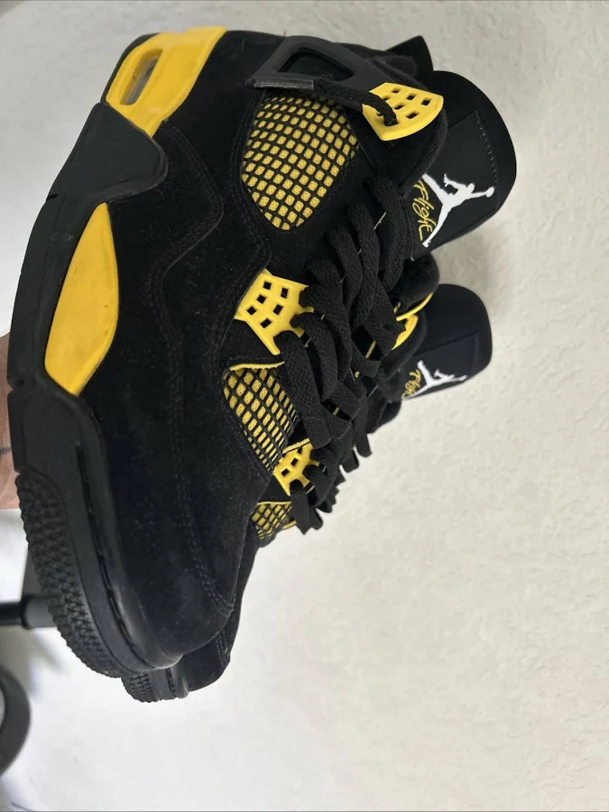 Jordan 4 Retro ‘thunder’ Black/yellow (2023)