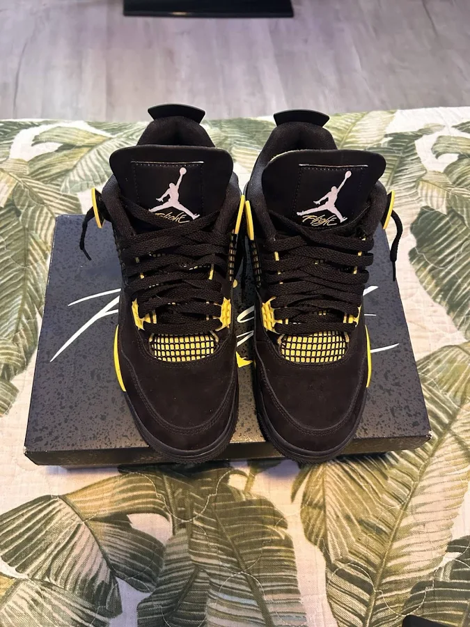 Jordan Air Jordan 4 Retro Thunder Black Yellow Mid Top Sneaker