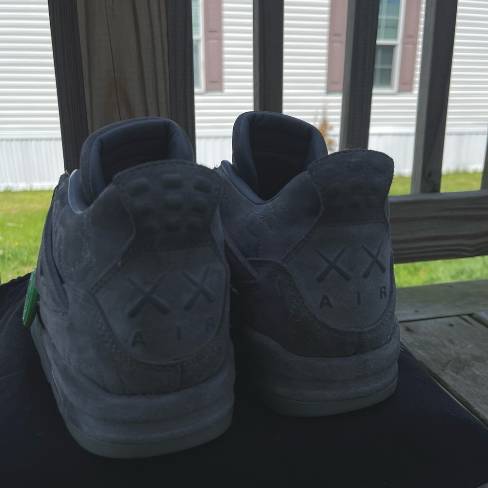 Jordan 4 Retro Kaws