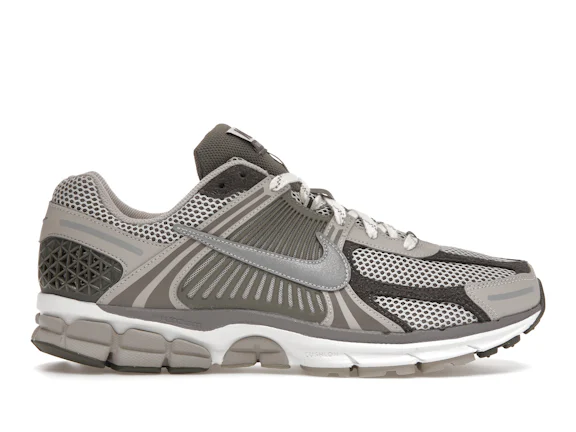Nike Zoom Vomero 5 Flat Pewter en gris hierro
