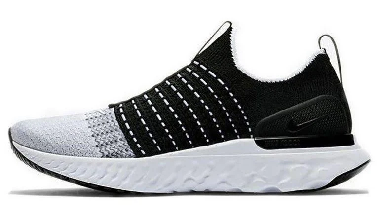 Nike Men's React Phantom Run Flyknit 2 - Black - Low-top sneakers - 8.5
