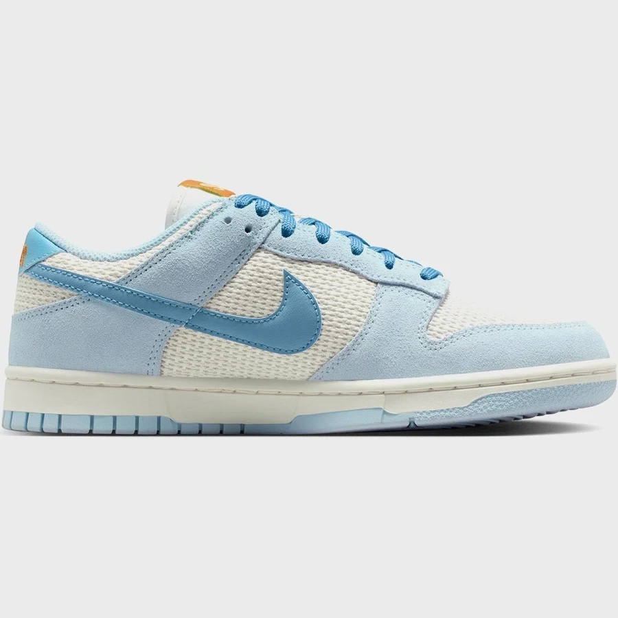 Nike Women's Dunk Low SE Shoe