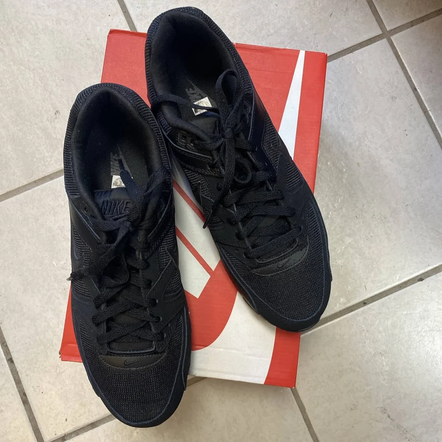 Nike Air Max Command Sneakers, Men's Black Low Top Road Running Shoes