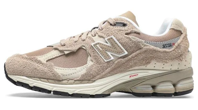 New Balance 2002r Protection Pack Driftwood Men Sneakers - Light Khaki