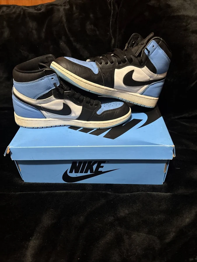 Jordan 1 UNC Toe (Size 9.5)