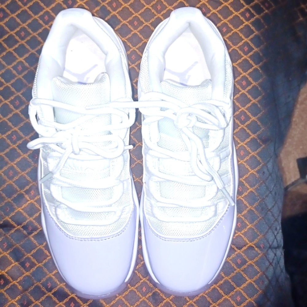 Jordan 11 low Retro Heritage Pure Violet