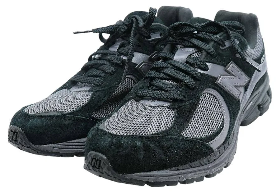 2002R Black Low Top Athletic Shoes