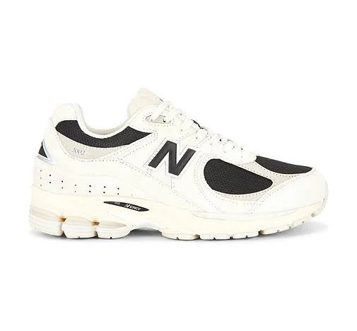 New Balance 2002r Sneaker in Black,Beige - size Mens 10.5/Womens 12