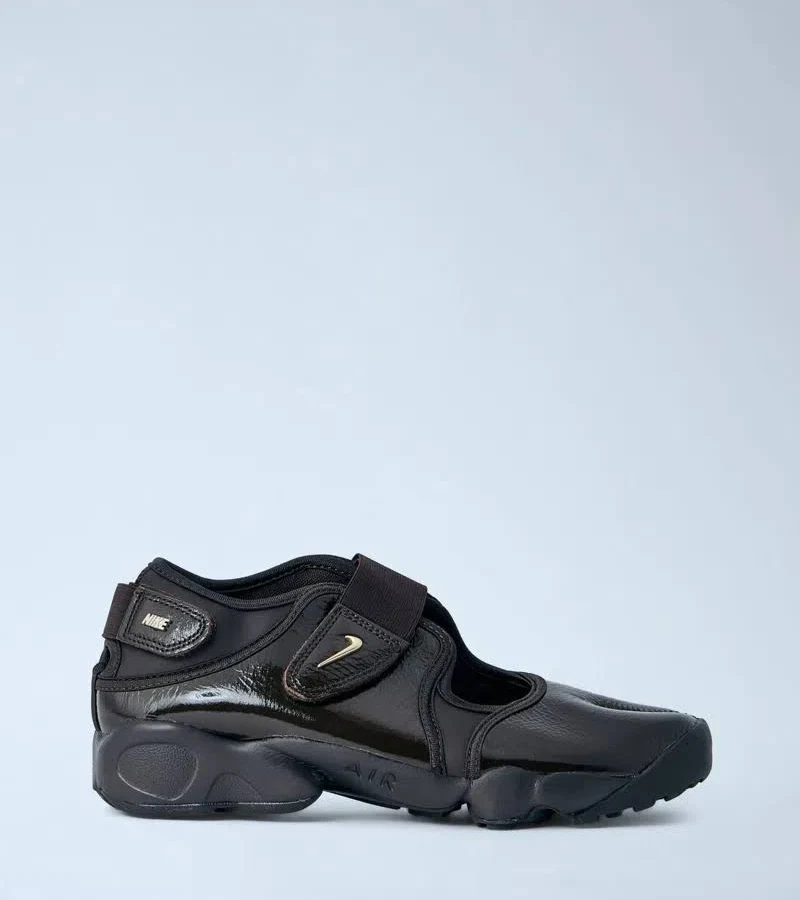 Air Rift Sneakers In Black