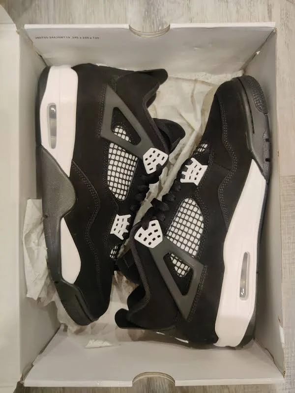 Air Jordan 4 retro OG White thunder1