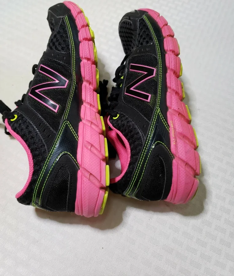 Balance 750 V1 Trainers Womens Size 7 D Running Sneakers Black Pink