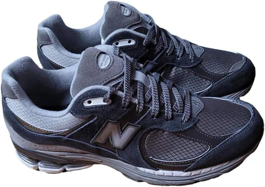New Balance 2002R Leather Trainers Black Size 44.5 EU