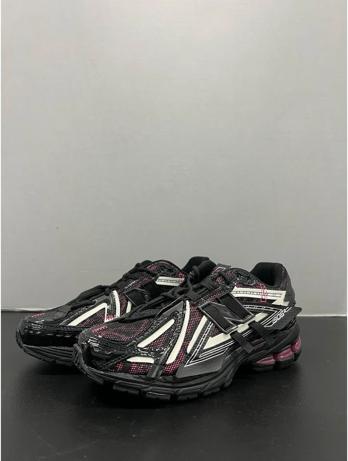 New Balance Shoes | New Balance 1906a Black Dragon Berry U1906ad Size 6 Men Size 7.5 Women Pink | Color: Black/Pink | Size: 6 | Cands_Sneakers's