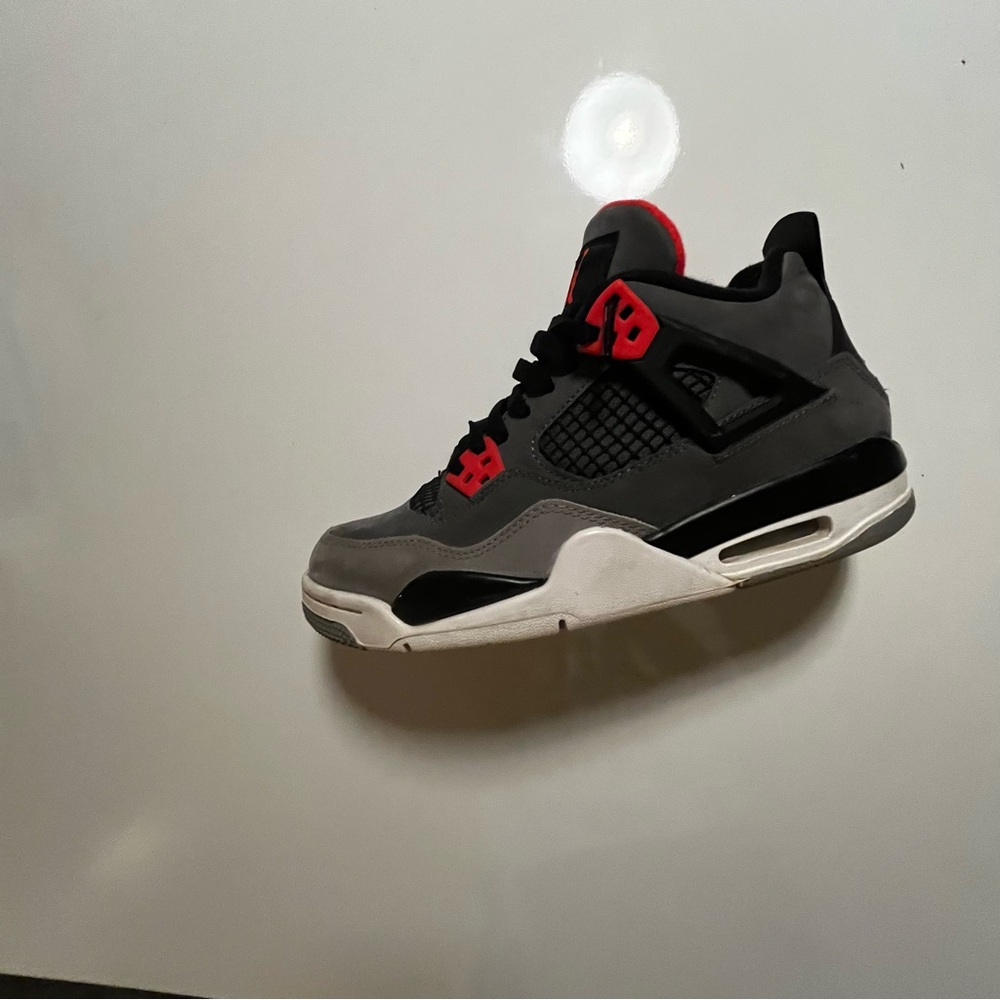 Jordan 4 infrared Boys 5.5Y Good conditioning