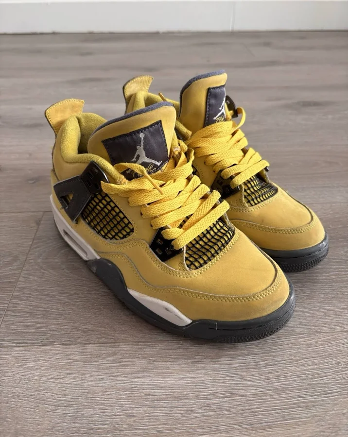Jordan 4 Retro Thunder Black And Yellow